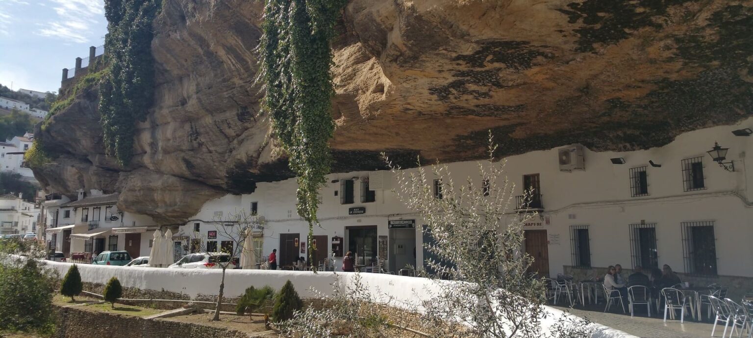 Calle Cuevas del Sol en Setenil de las Bodegas, una de los lugares que ver