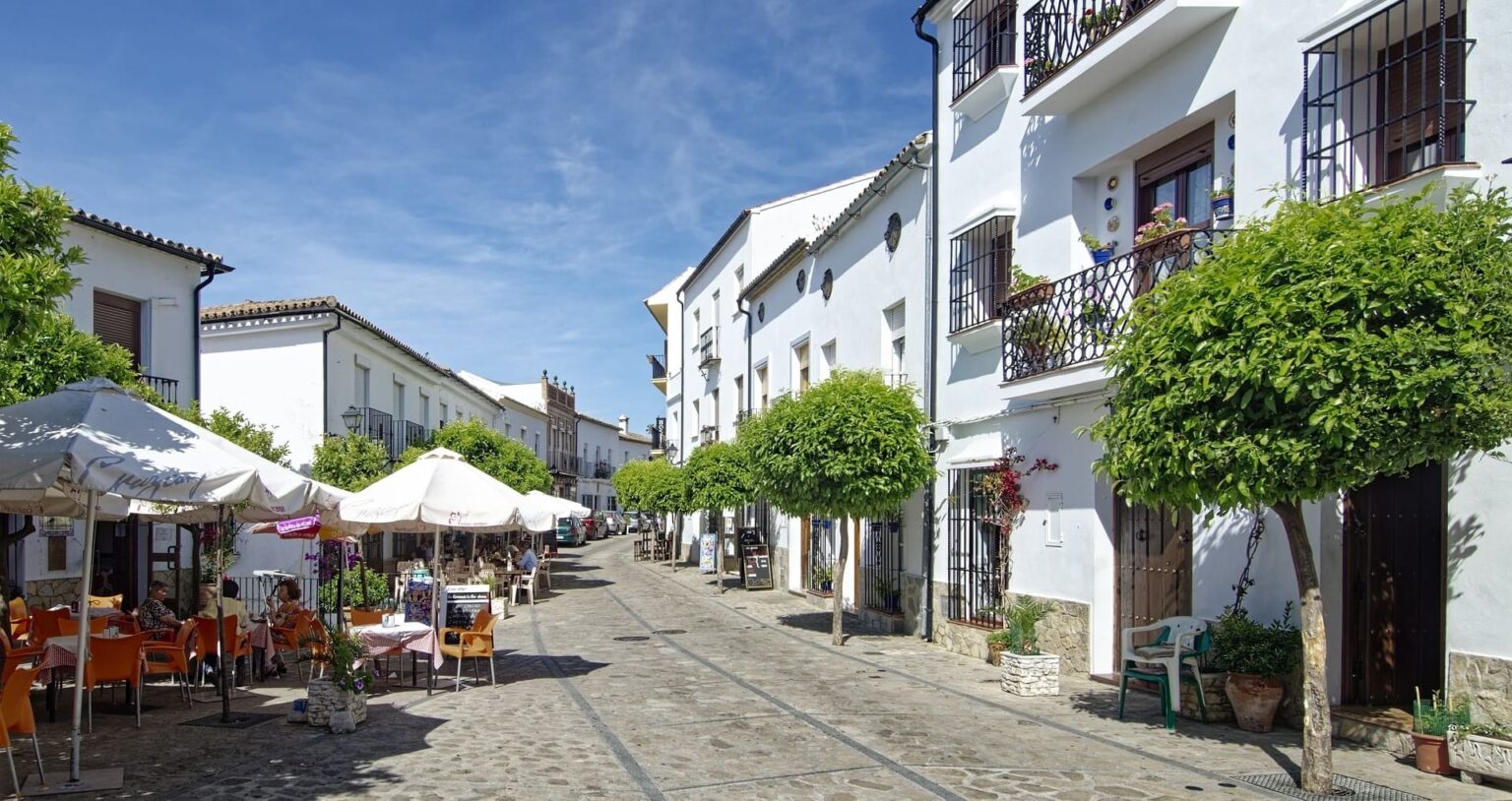 Calle de Zahara de la Sierra, donde se celebran algunas de sus fiestas tradicionales