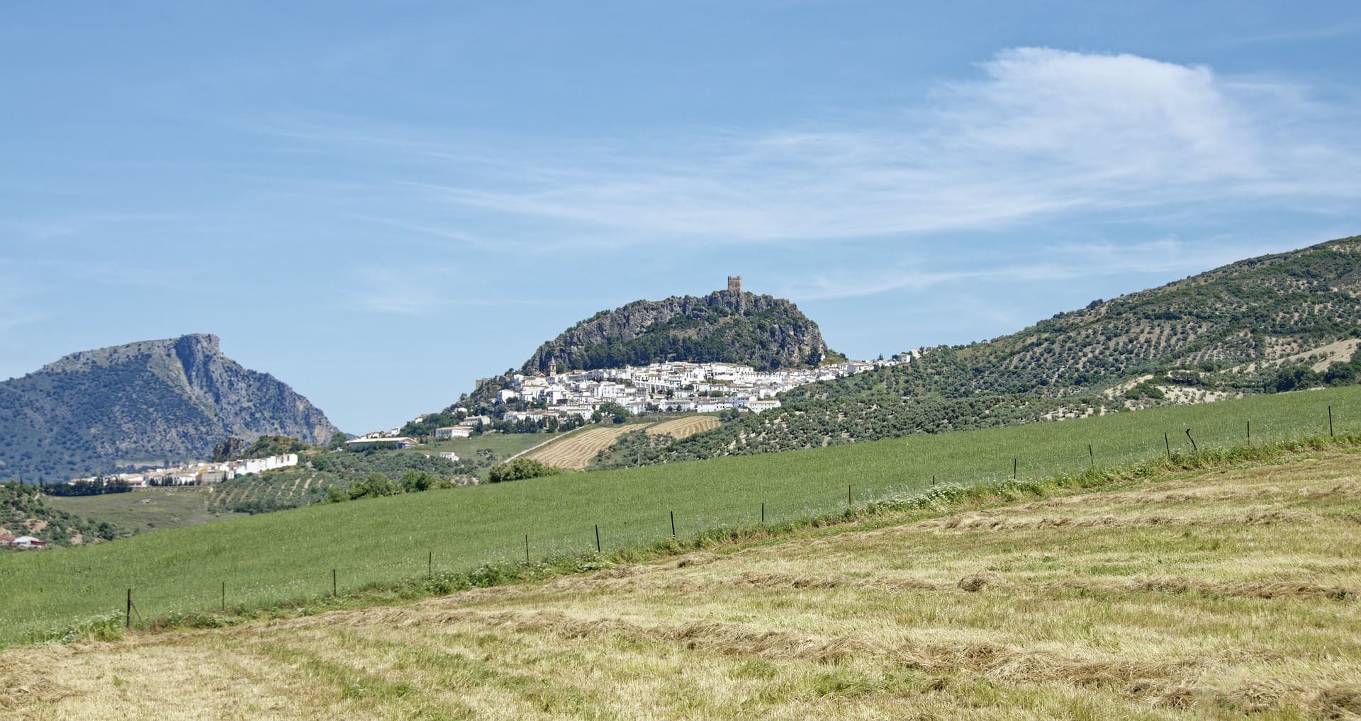 Vista del pueblo de Zahara de la Sierra