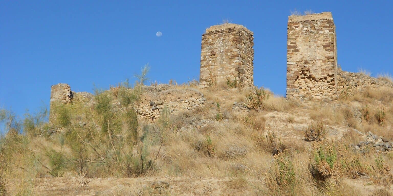 Ruinas del Castillo de Zalia, dentro del municipio de Alcaucín - Rural Sierra Sol