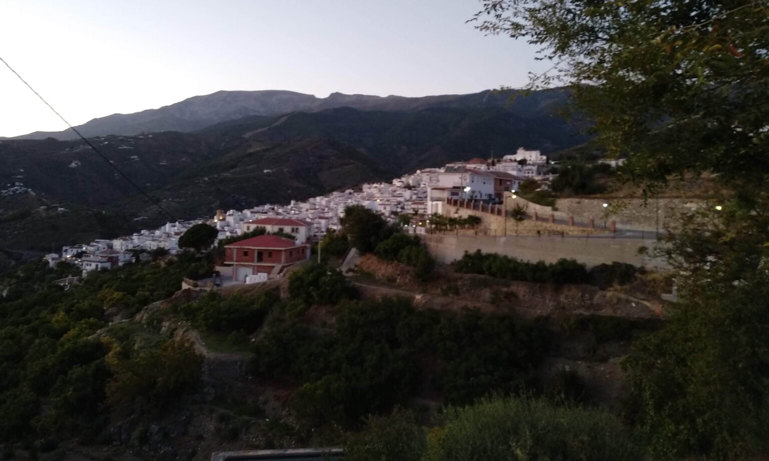 Vista del pueblo y el entorno de Canillas de Albaida - Rural Sierra Sol