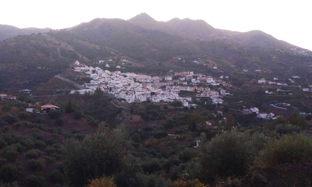Vista del pueblo de Canillas de Albaida - Rural Sierra Sol