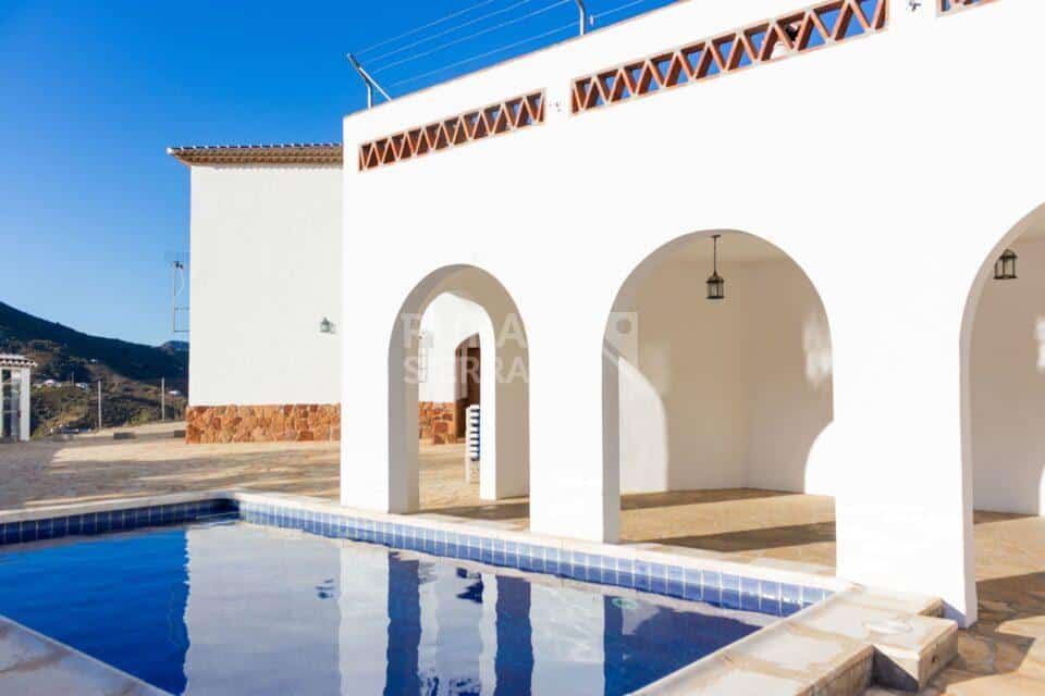 Exterior y piscina de casa rural en Almáchar (Málaga)-1192