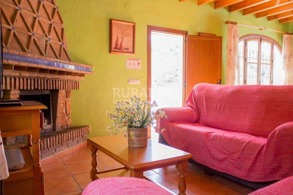 Entrada al salón de casa rural en Almáchar (Málaga)-1192