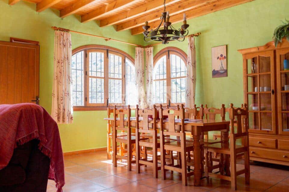 Zona de comedor de casa rural en Almáchar (Málaga)-1192