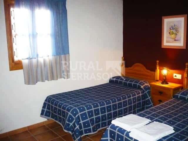 Dormitorio 2 camas de Casa rural en Almáchar (Málaga)-1127