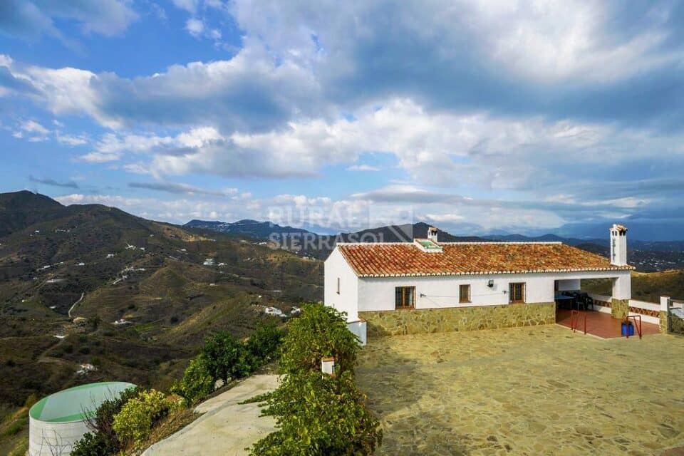 Gran terraza y exteriores de Casa rural en Almáchar (Málaga)-1188