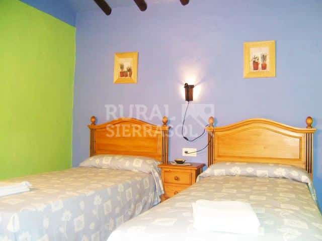 Dos camas individuales de Casa rural en Almáchar (Málaga)-1191