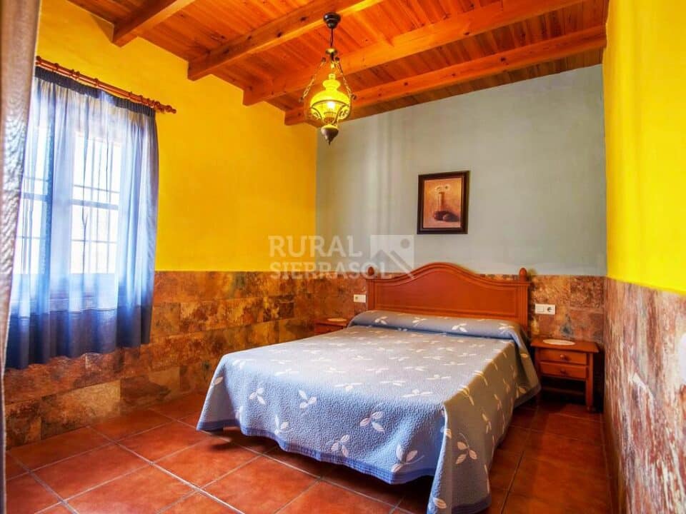 Cama de matrimonio de casa rural en Almáchar (Málaga) referencia 1192