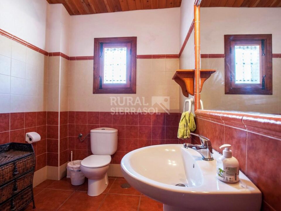 Baño de casa rural en Almáchar (Málaga) referencia 1192