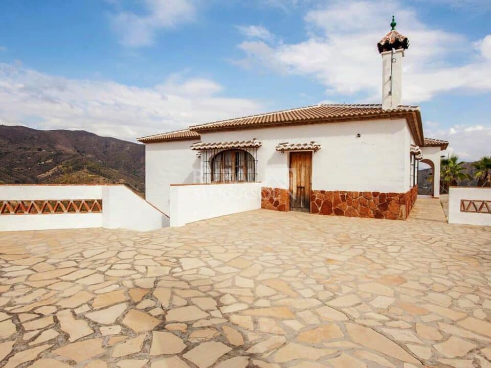 Zona de entrada de casa rural en Almáchar (Málaga) referencia 1192