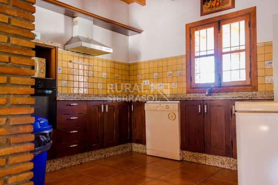 Vista de cocina de casa rural en Almáchar (Málaga)-1192