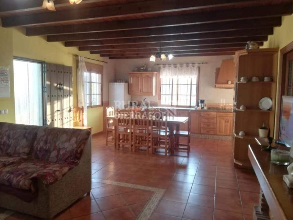 Espléndida Casa Rural en Almachar con barbacoa, piscina y wi-fi - Imagen 13