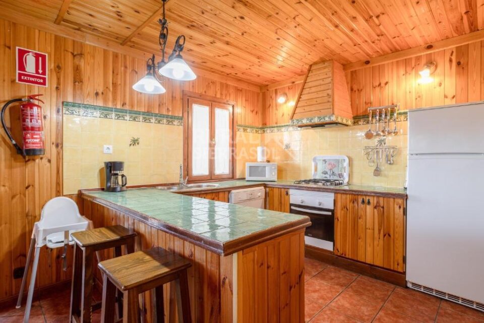 Encantadora Casa de Madera en Sayalonga, con piscina, wi-fi - Imagen 13