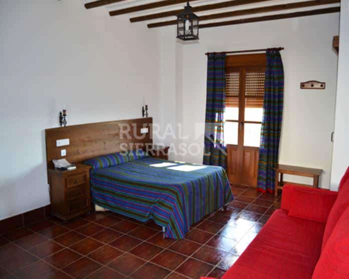 Habitación con cama doble de Hotel rural en Alameda (Málaga)- 1389