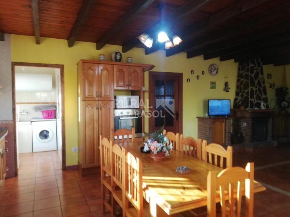 Espléndida Casa Rural en Almachar con barbacoa, piscina y wi-fi - Imagen 14