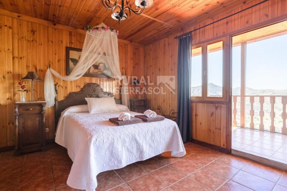 Encantadora Casa de Madera en Sayalonga, con piscina, wi-fi - Imagen 14