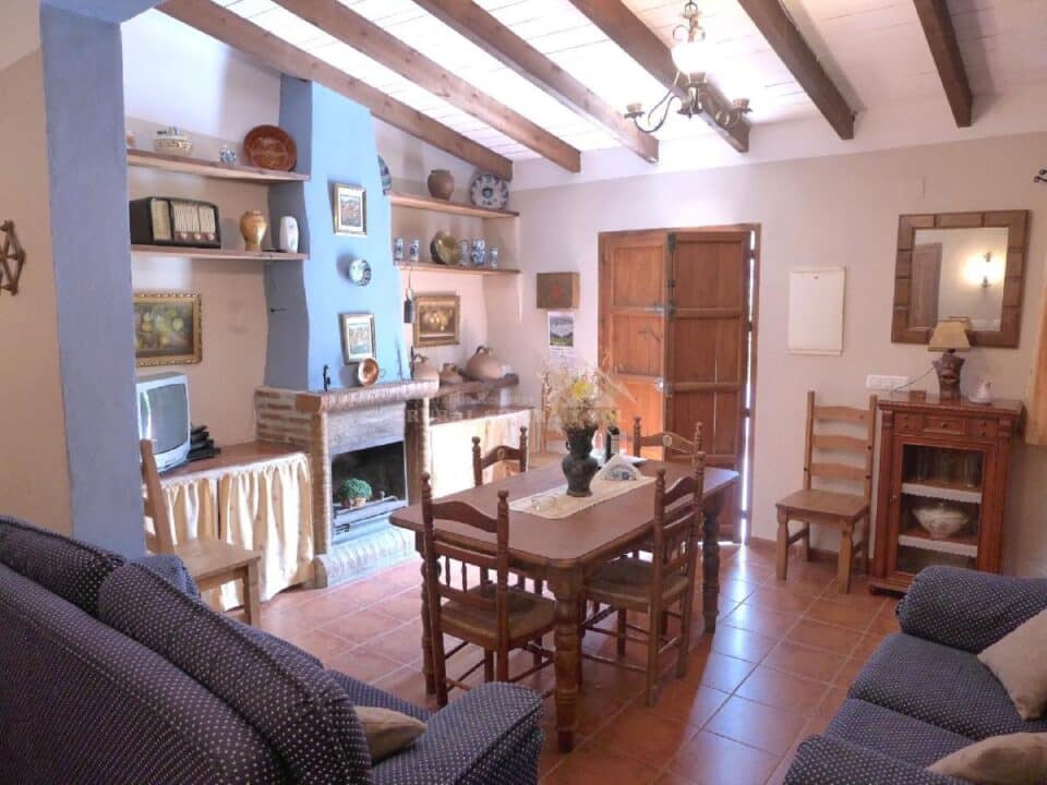 Salón con chimenea de Casa rural en Almachar (Málaga)- 1488