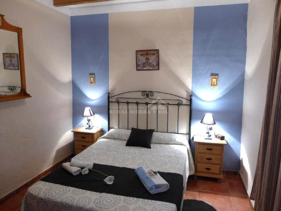 Habitación con cama doble de Casa rural en Almáchar (Málaga)-1491