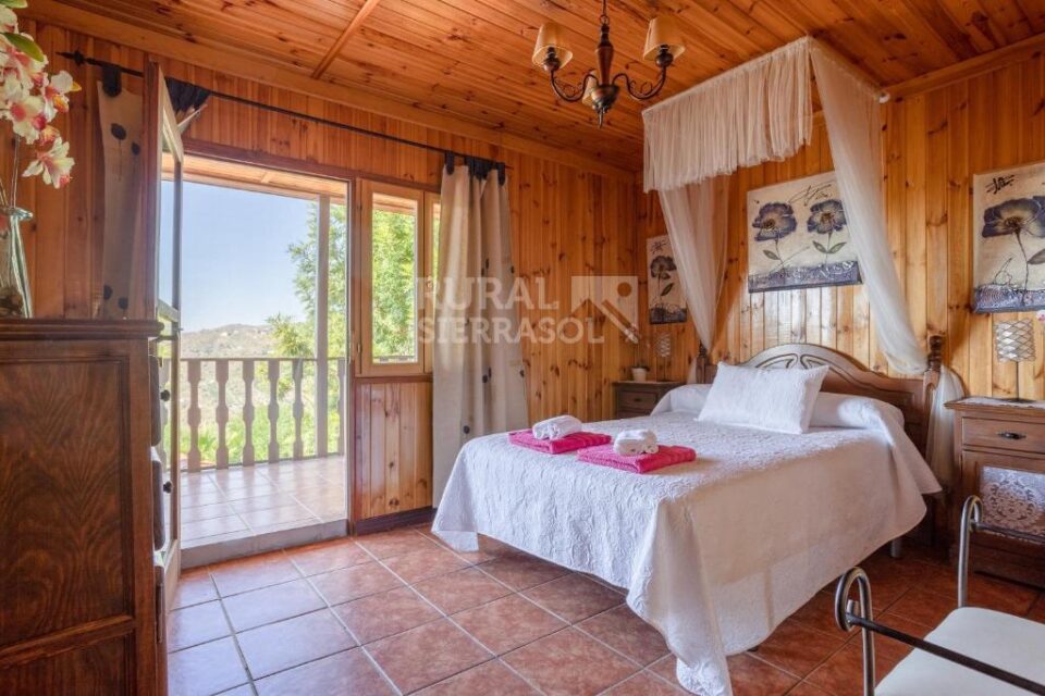 Encantadora Casa de Madera en Sayalonga, con piscina, wi-fi - Imagen 15