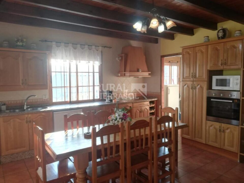 Espléndida Casa Rural en Almachar con barbacoa, piscina y wi-fi - Imagen 16