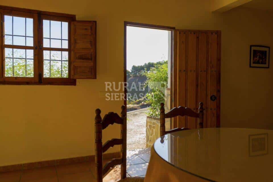 Mesa de salón en Casa rural en Almáchar (Málaga)-1188