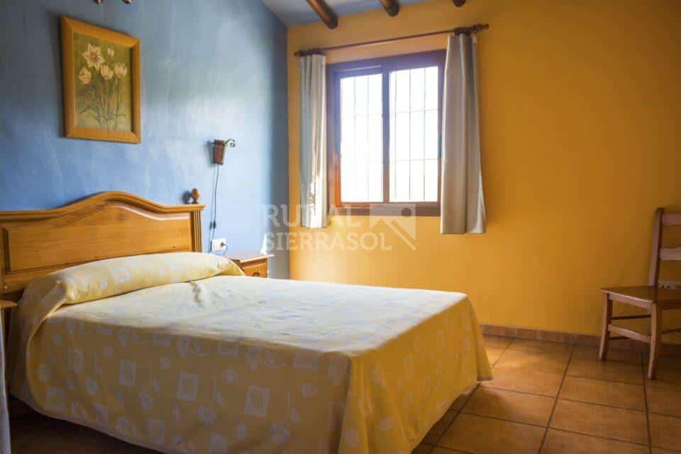 Dormitorio con cama de matrimonio de Casa rural en Almáchar (Málaga)-1191