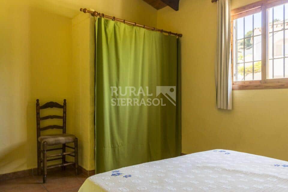 Cortina en dormitorio de Casa rural en Almáchar (Málaga)-1188