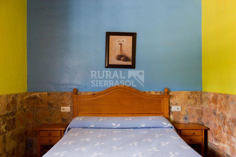 Vista de cama doble de casa rural en Almáchar (Málaga)-1192