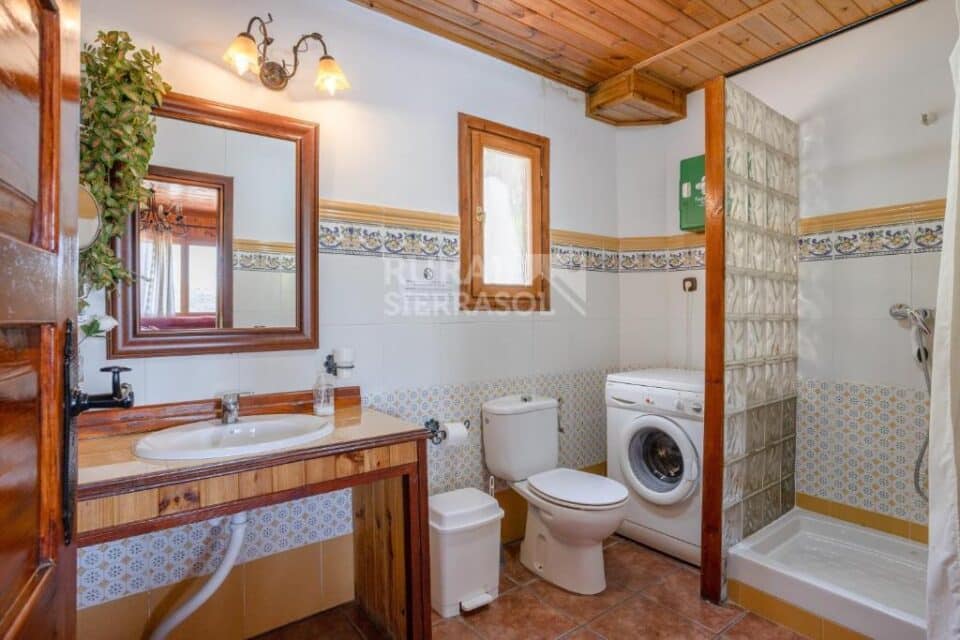 Encantadora Casa de Madera en Sayalonga, con piscina, wi-fi - Imagen 20