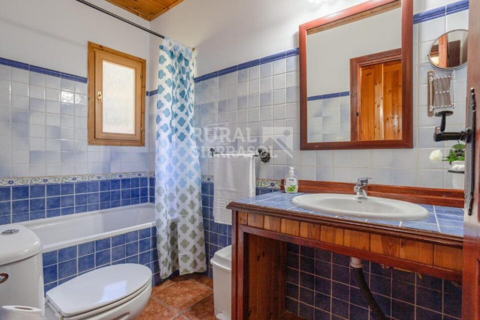 Encantadora Casa de Madera en Sayalonga, con piscina, wi-fi - Imagen 21