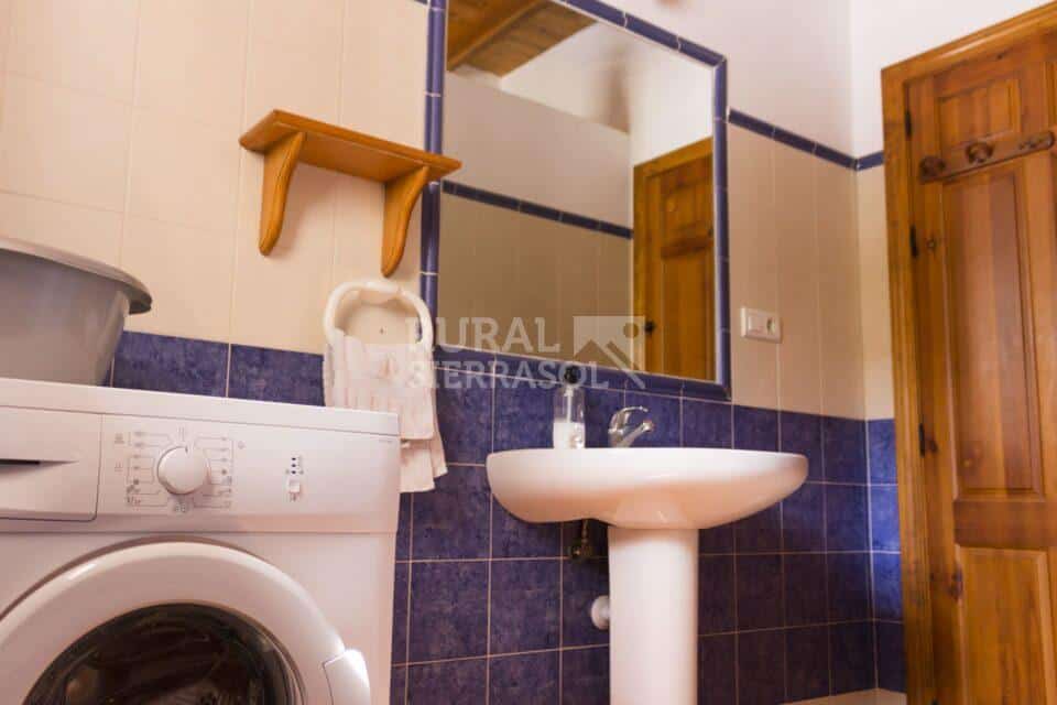 Baño y espejo de casa rural en Almáchar (Málaga)-1192