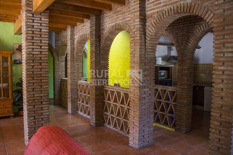Pasillo con arcos de casa rural en Almáchar (Málaga)-1192