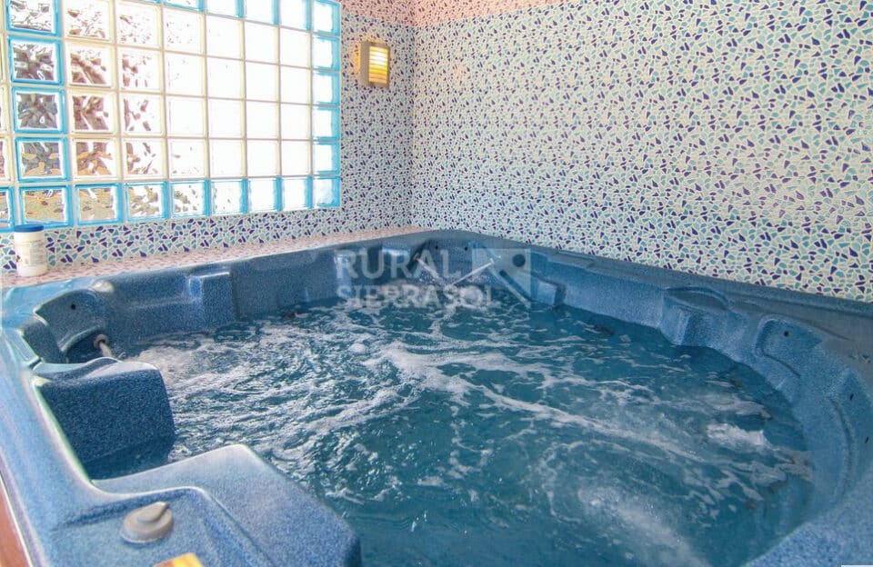Maravillosa Villa con spa, piscina, aire acondicionado, en Sayalonga - Imagen 24