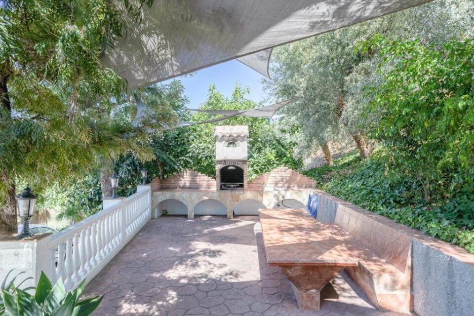 Encantadora Casa de Madera en Sayalonga, con piscina, wi-fi - Imagen 24