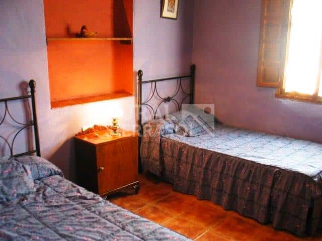 Habitación con dos camas individuales de Casa rural en Almáchar (Málaga)-2692