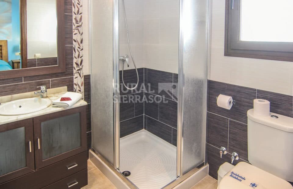 Maravillosa Villa con spa, piscina, aire acondicionado, en Sayalonga - Imagen 29