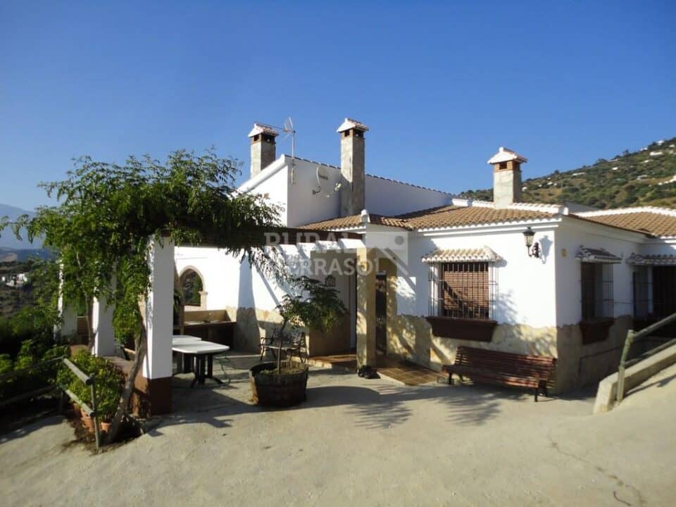 Espléndida Casa Rural en Sayalonga, con pista de tenis y preciosas vistas - Imagen 3