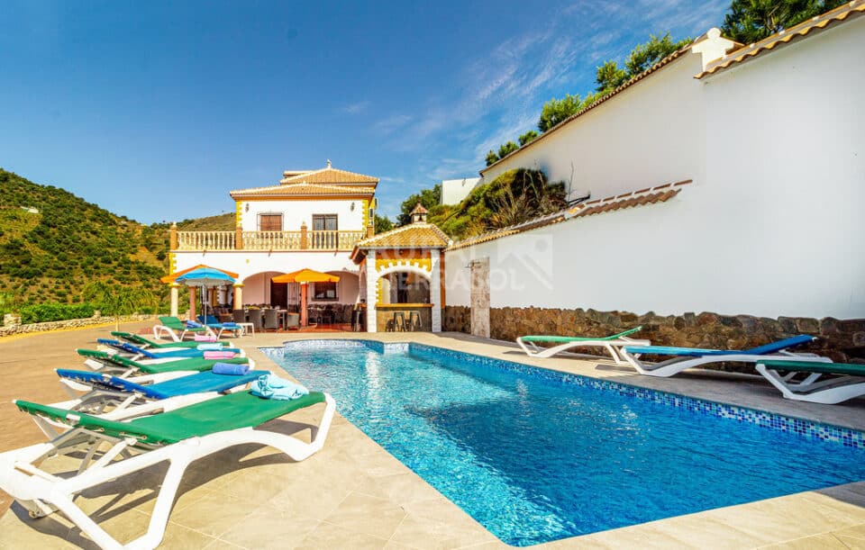 Preciosa Villa en Sayalonga, con piscina, aire acondicionado y wi-fi - Imagen 3
