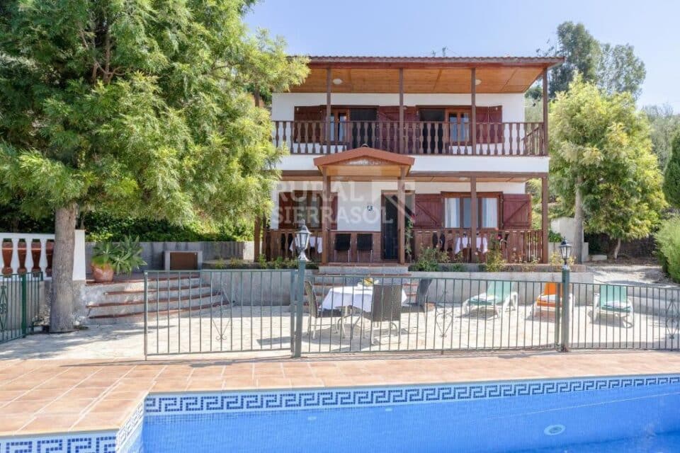Encantadora Casa de Madera en Sayalonga, con piscina, wi-fi - Imagen 3