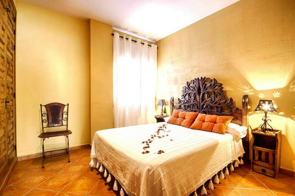 Habitación con cama doble de Hotel rural en Alcaucín (Málaga)-3415