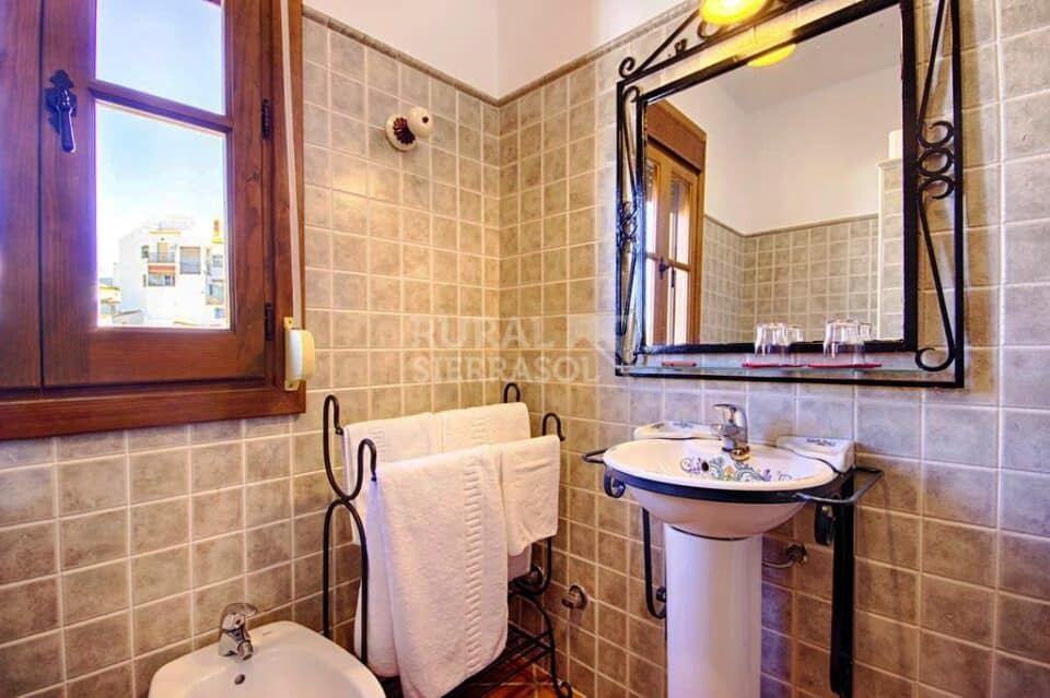 Baño de Hotel rural en Alcaucín (Málaga)-3415