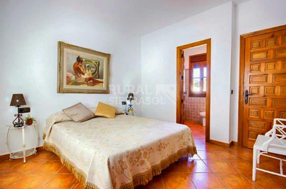Habitación con cama doble de Hotel rural en Alcaucín (Málaga)-3415
