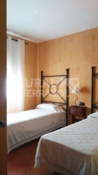 Habitación con dos camas individuales de Hotel rural en Alcaucín (Málaga)-3415