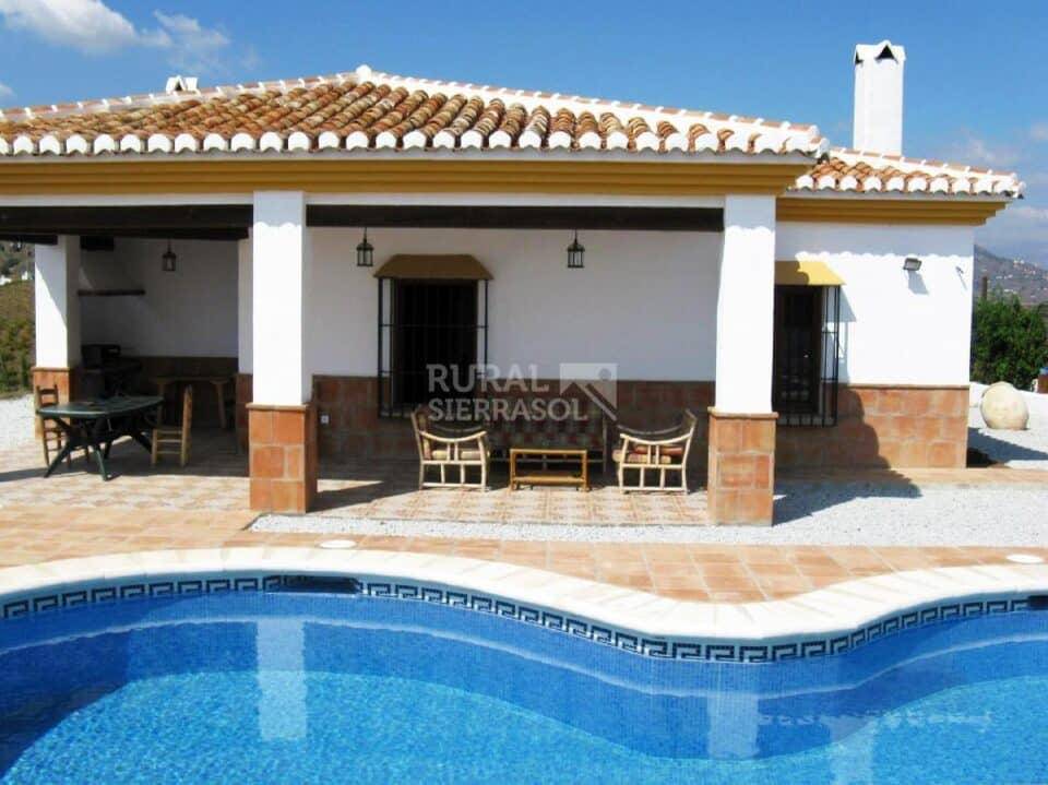 Acogedora Casa Rural en Almáchar con piscina, barbacoa y chimenea - Imagen 25