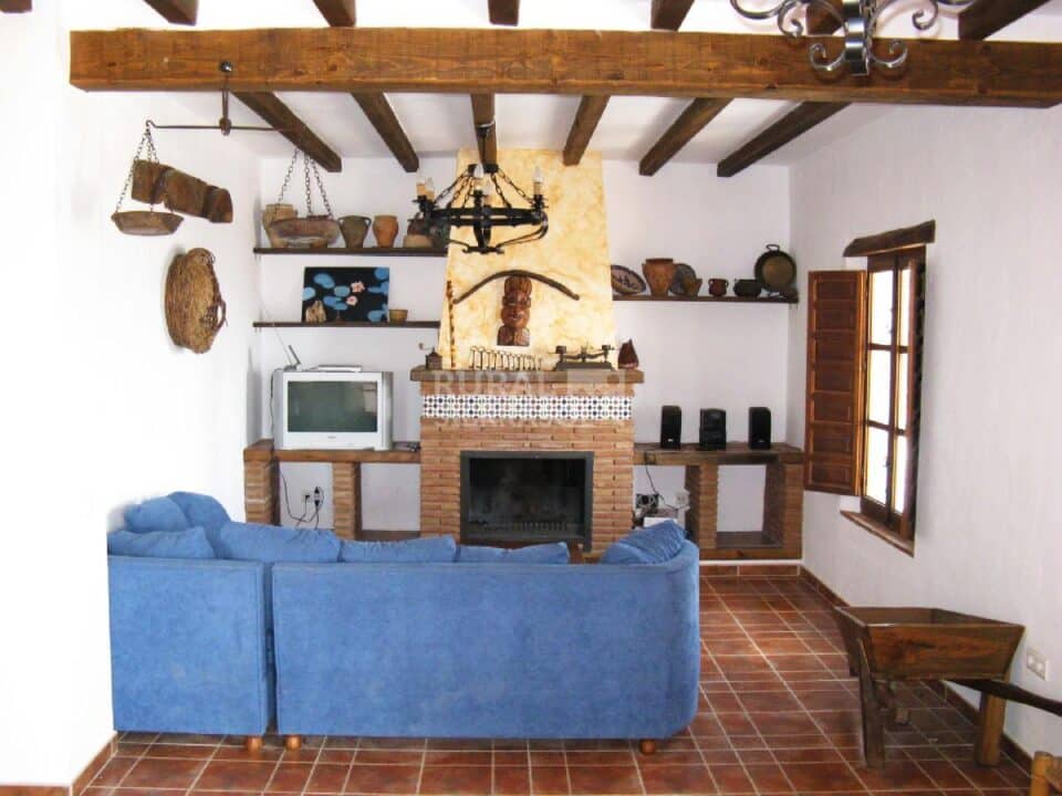 Acogedora Casa Rural en Almáchar con piscina, barbacoa y chimenea - Imagen 27