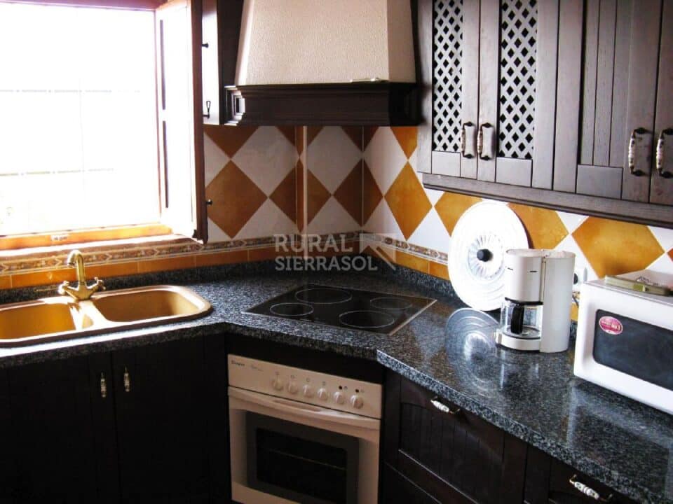 Acogedora Casa Rural en Almáchar con piscina, barbacoa y chimenea - Imagen 35
