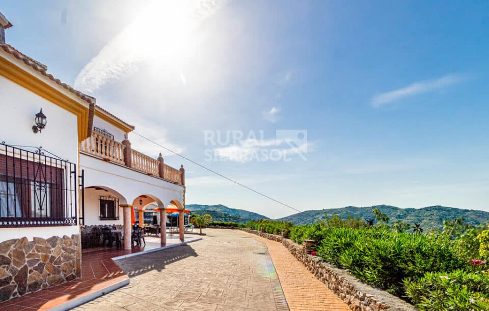 Preciosa Villa en Sayalonga, con piscina, aire acondicionado y wi-fi - Imagen 37