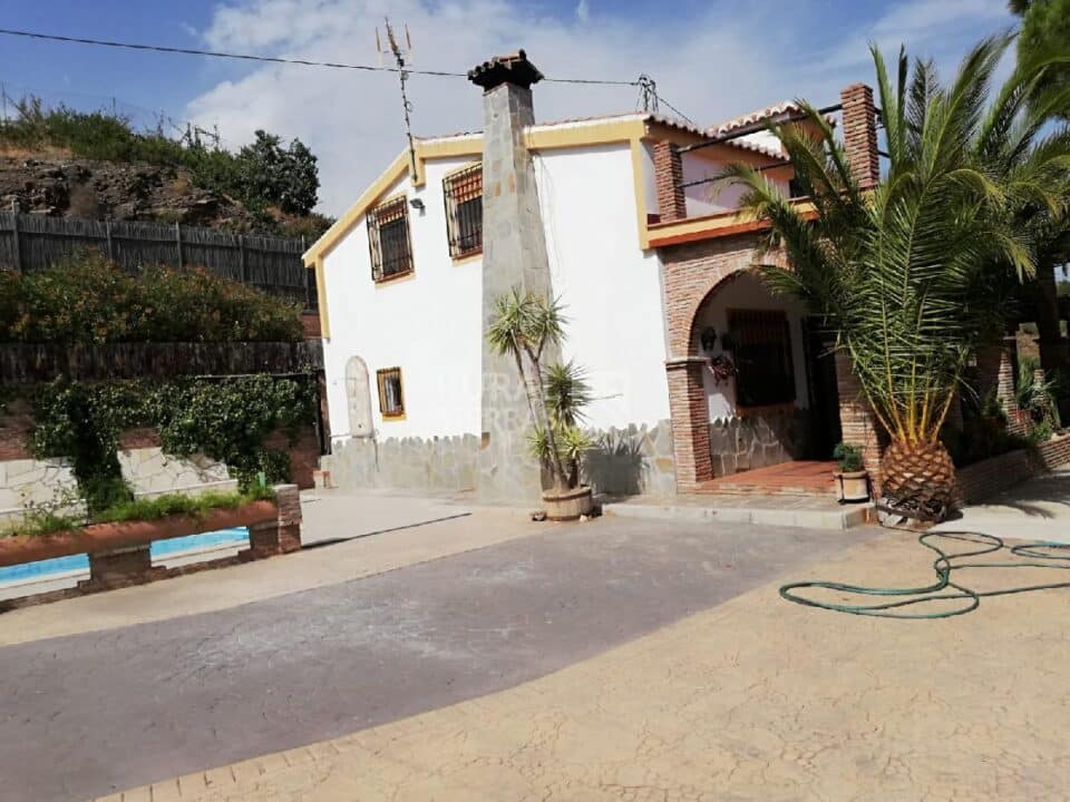 Magnífica Casa Rural en Almáchar, con piscina y barbacoa - Imagen 11