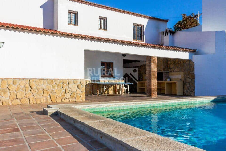Piscina y porche de Casa rural en Almáchar (Málaga)-1191